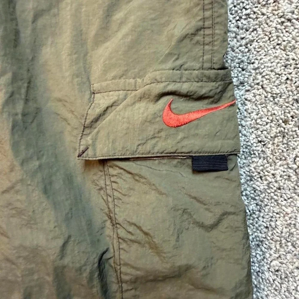 Vintage Nike white tag olive green windbreaker shorts size medium 5 in inseam